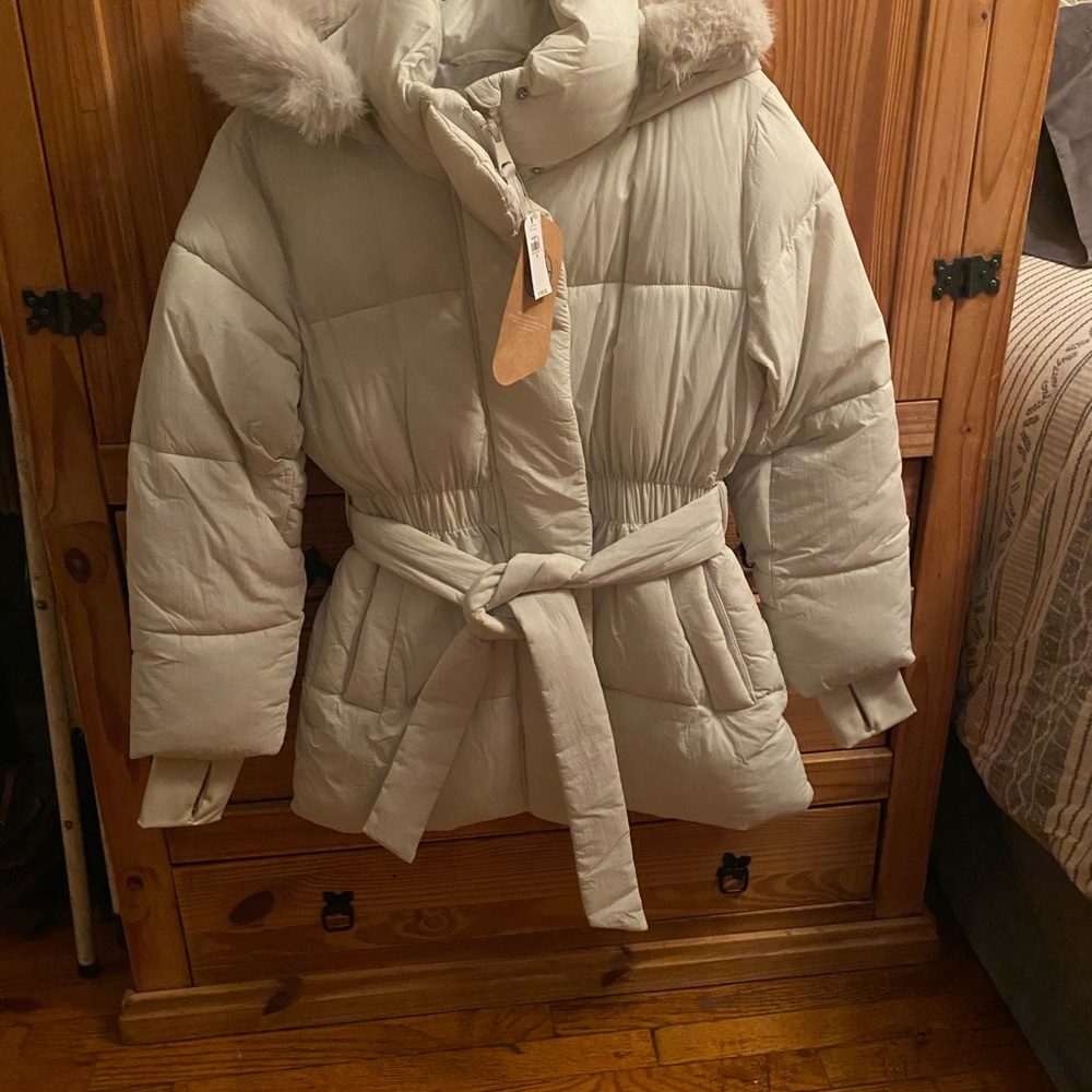 GAP Women's Off-White Puffer Jacket with Fur Trim